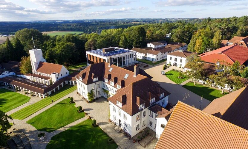 Downe House Summer School