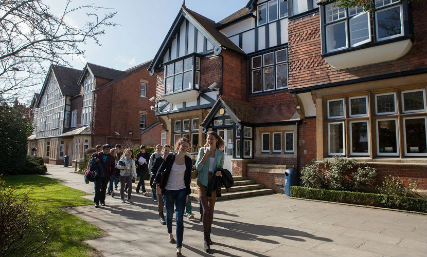 St Clare’s Oxford Summer Courses
